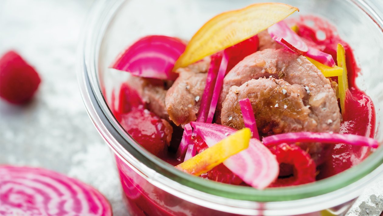 Fricassée de canette à la framboise et son jus de betterave et passion – Recette
