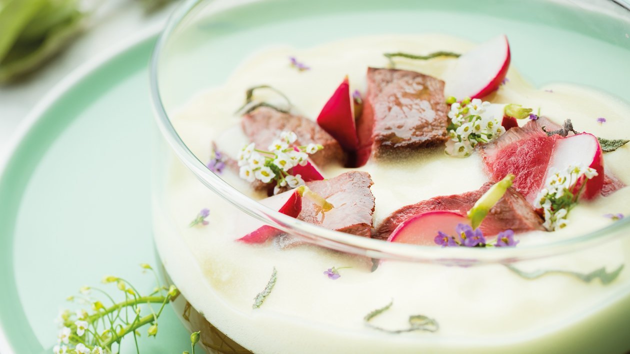 Mitonné de boeuf, bouillon verveine et émulsion à la sauge – Recette