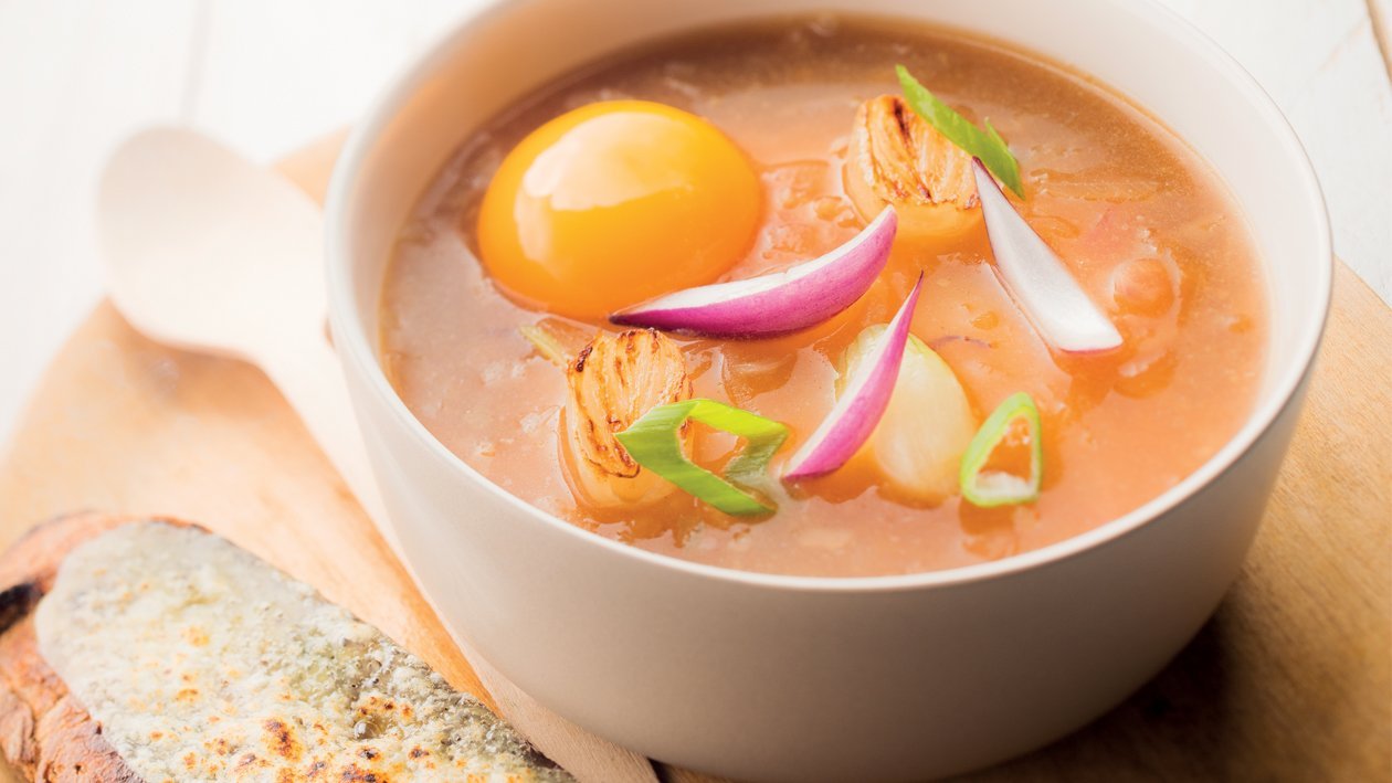 Soupe à l'oignon au vin de paille, toast au vieux comté – Recette